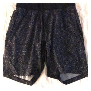 Black/gray men’s lululemon shorts